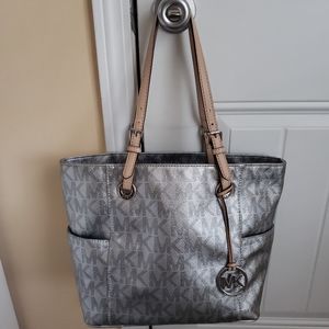 MICHAEL KORS Silver Signature Leather East West